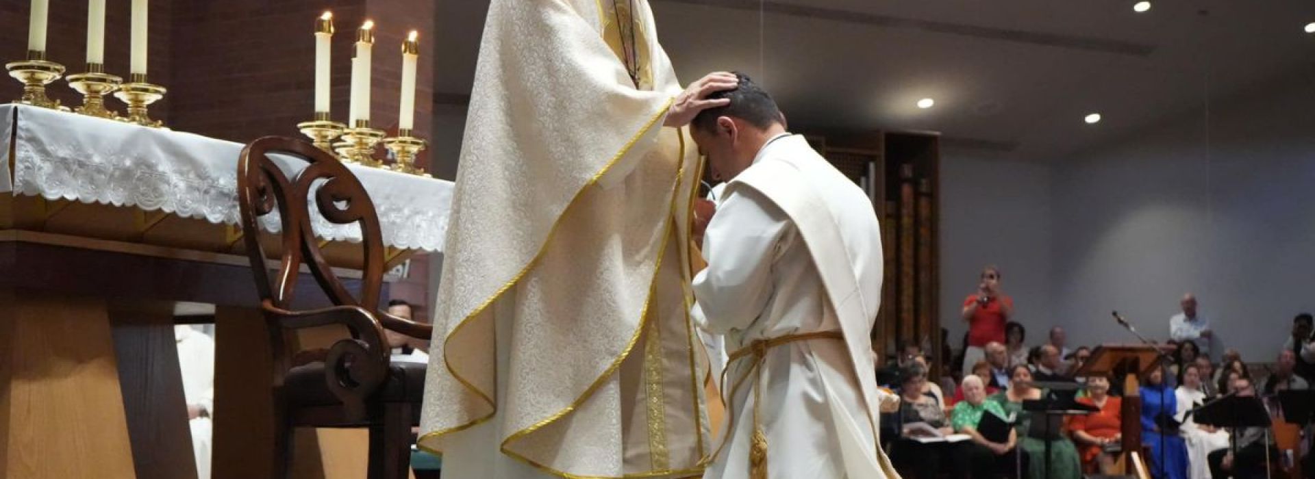 Padre Rafael Becerra sacerdote