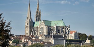 La relation particulière des Papes avec la cathédrale de Chartres