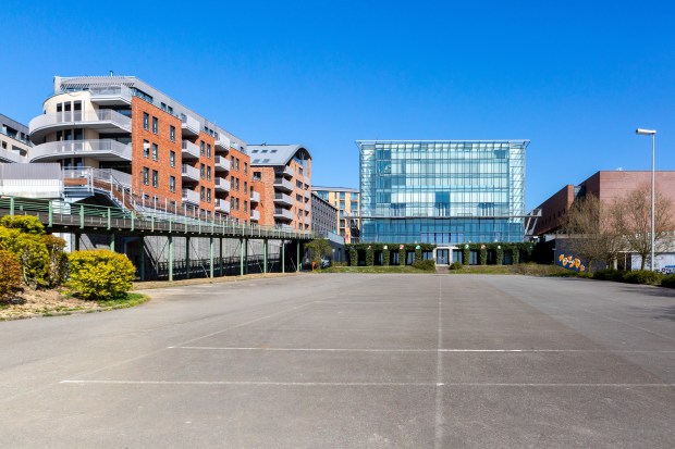 LOUVAIN-LA-NEUVE-AULA-MAGNA-BELGIQUE-shutterstock