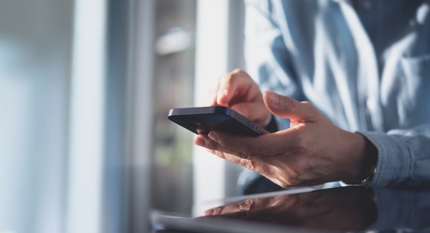 MAN-SMARTPHONE-shutterstock