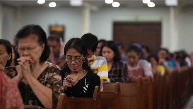 MESSE-CATHOLIQUES-Surabaya-INDONESIE-shutterstock