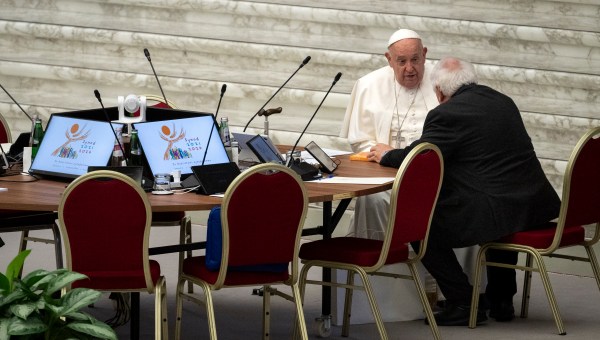 Pope-Francis-Synod-of-Bishops-Paul-VI-hall