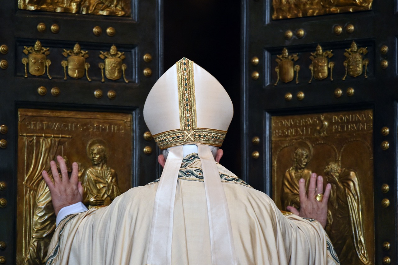 Papież Franciszek otwiera Drzi Święte w czasie Nadzwyczajnego Roku Miłosierdzia