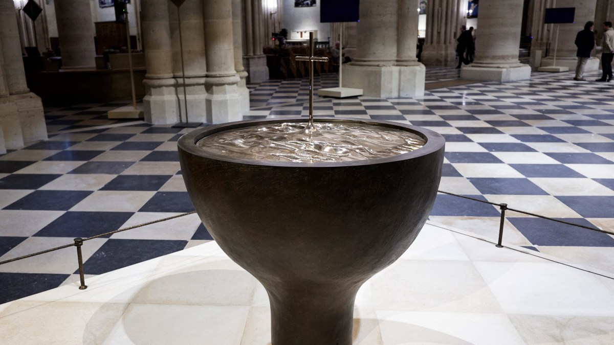 Baptistere-Notre-Dame-de-Paris.jpg