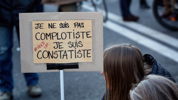 COMPLOTISME-PANCARTE