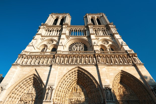 FACADE-NOTRE-DAME-DE-PARIS-shutterstock