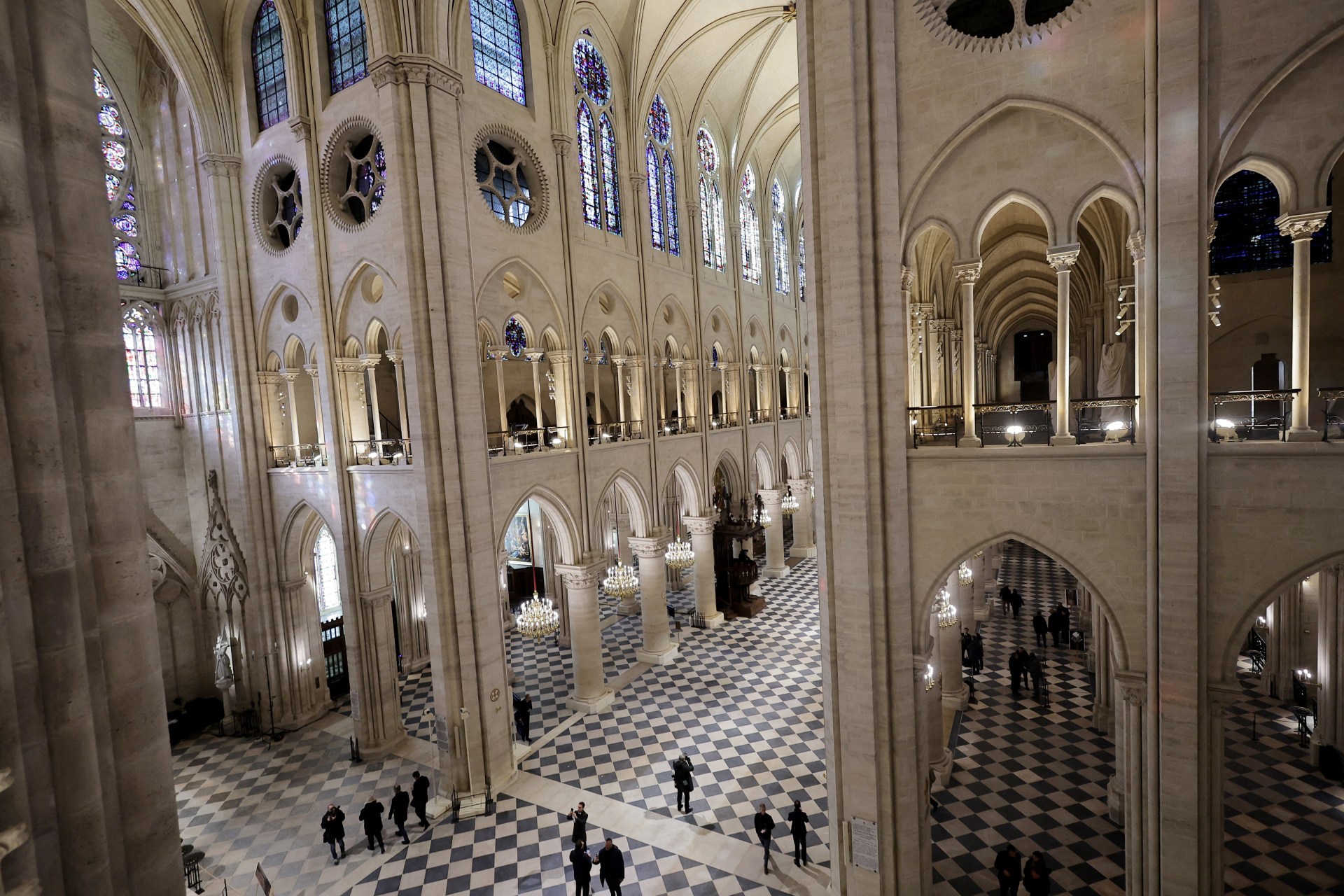 Interieur-Notre-Dame-de-Paris-1.jpg