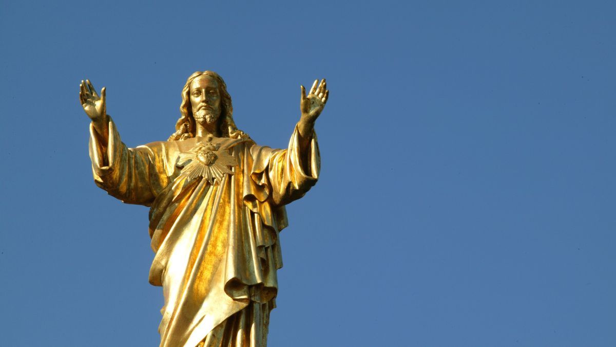 STATUE-CHRIST-ROI-GODONG