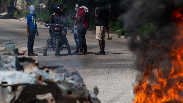 Street fire in suburb of Port-au-Prince
