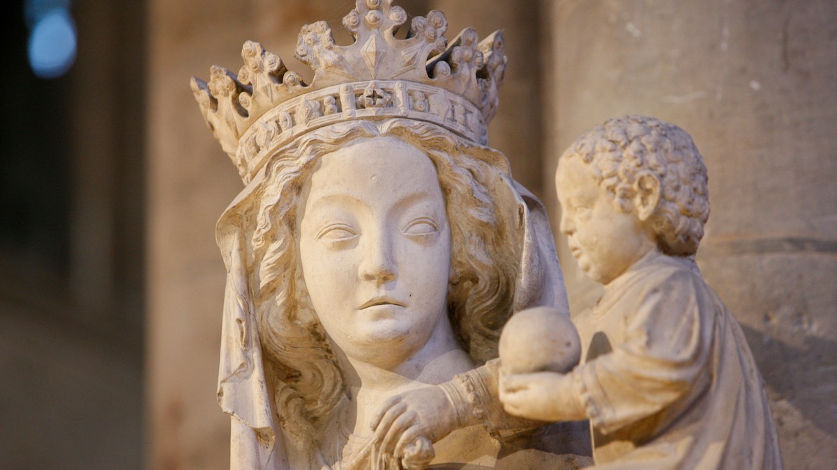 Vierge au pilier, sculpture, Vierge couronnée, statue de pierre, Jésus enfant , portrait, couronne