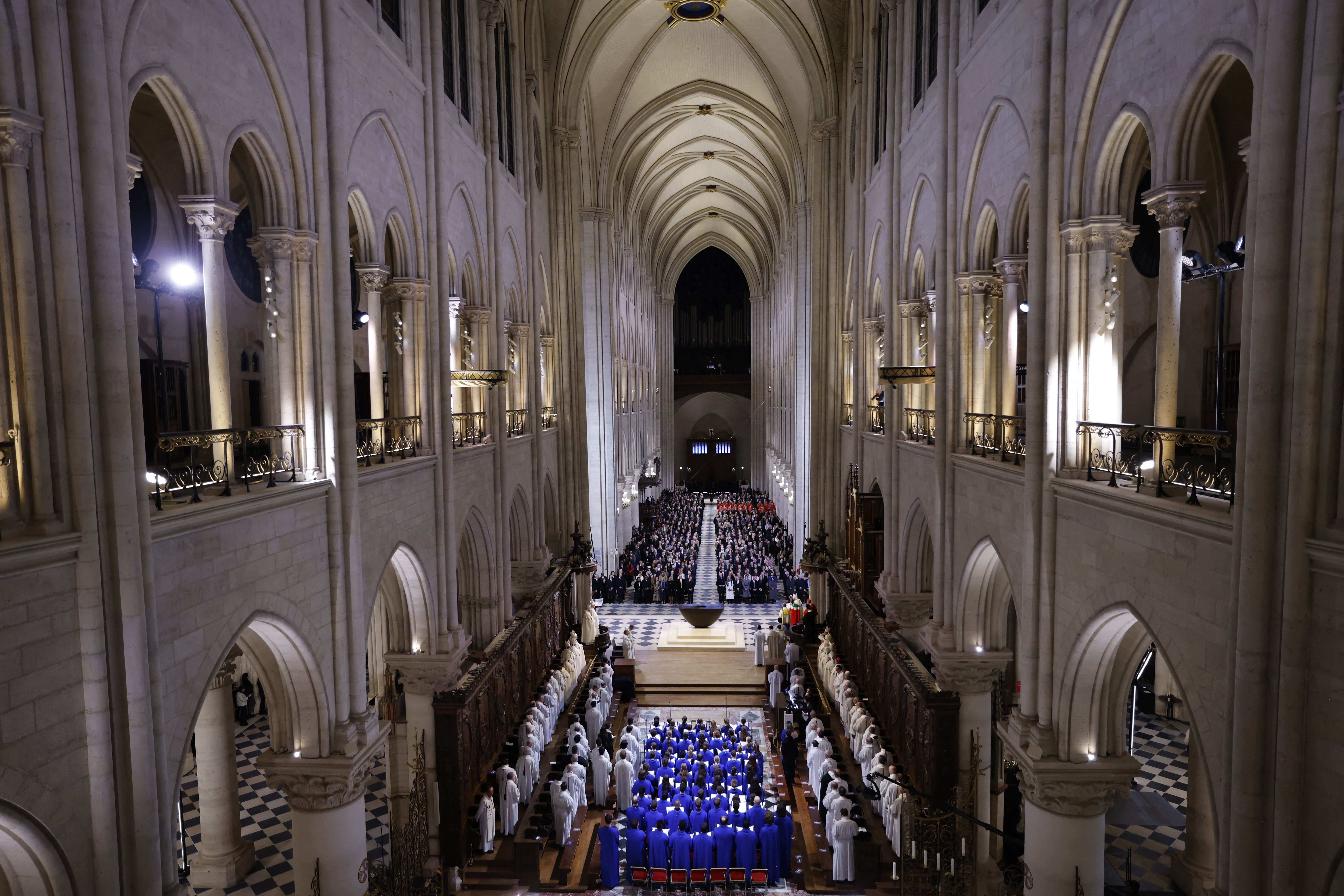 Feuillet 12 Vignettes Dentelées VERT - Réouverture Notre-Dame De Paris 2024