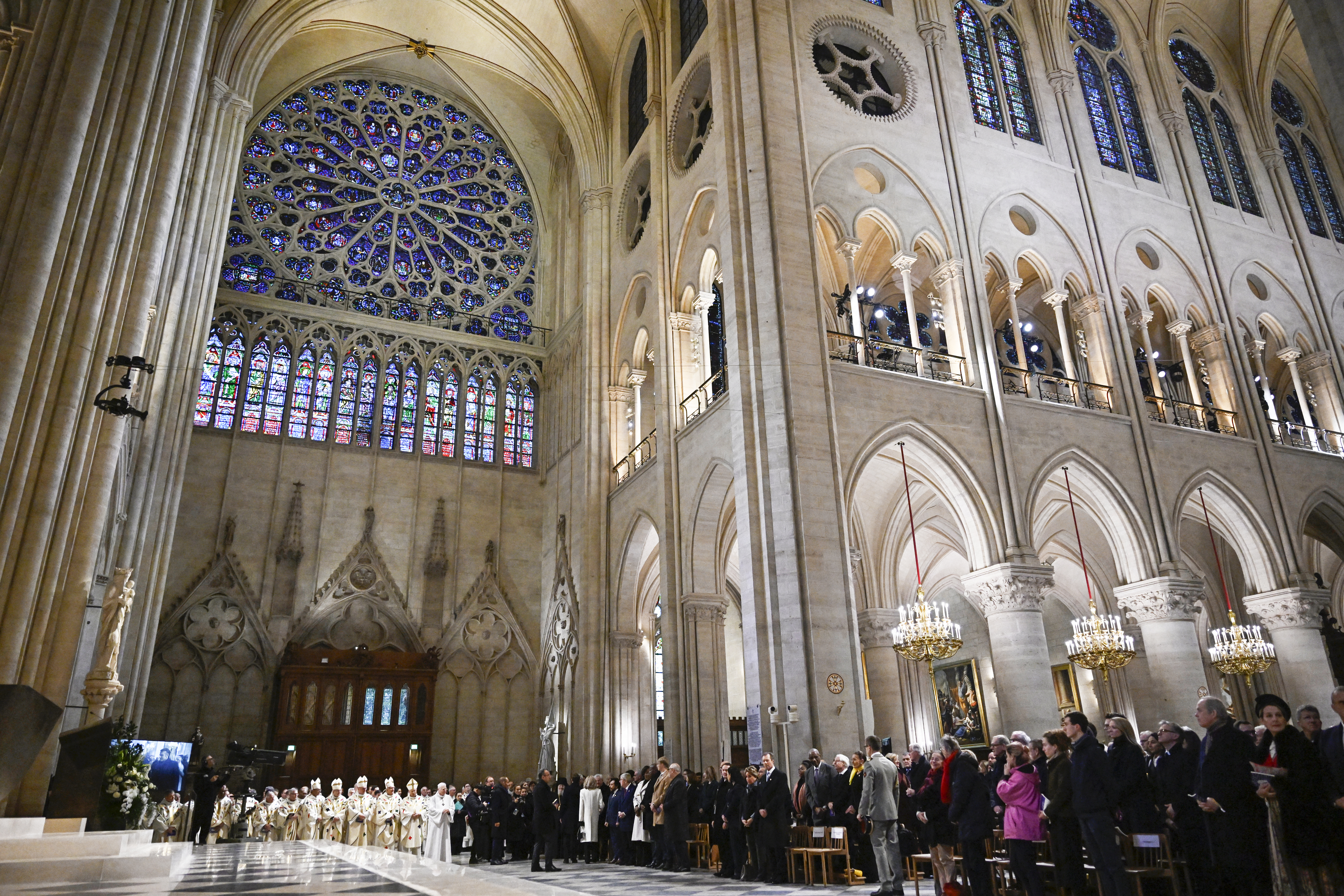 La première messe à Notre-Dame de Paris depuis l’incendie