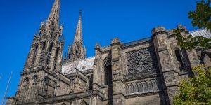 Clermont-Ferrand : la très tardive dédicace de la cathédrale des charbonniers
