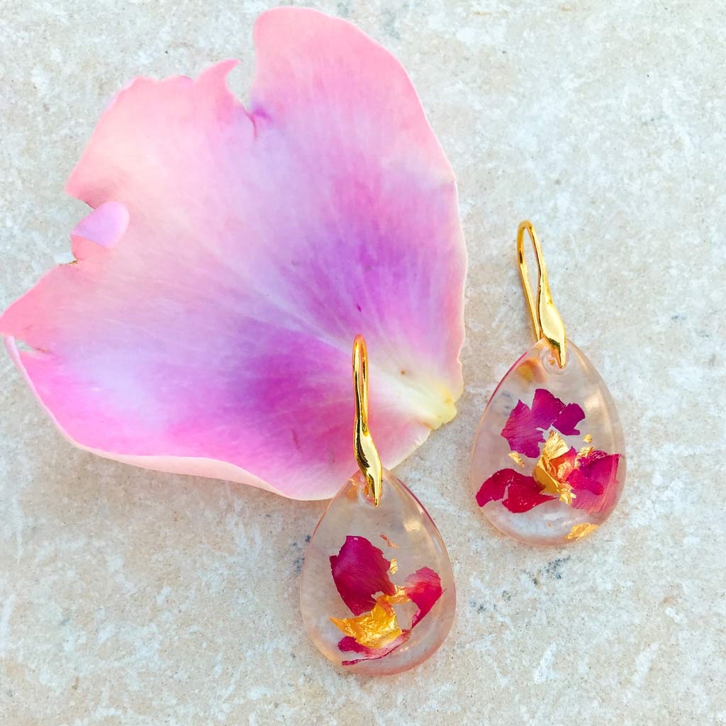 Fleur-Nabert-boucles-petales-de-roses-therese-de-lisieux-BD_1024x1024@2x_ee0be7.jpg