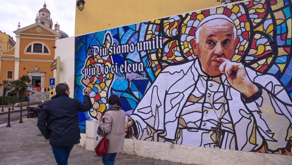 PAPE-CORSE-AJACCIO-ART-DE-RUE-AFP