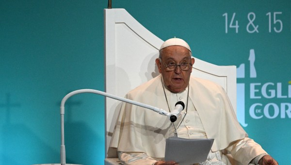 PAPE-FRANCOIS-DISCOURS-PIETE-POPULAIRE-AJACCIO-AFP