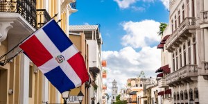 Le seul pays au monde qui a une Bible sur son drapeau