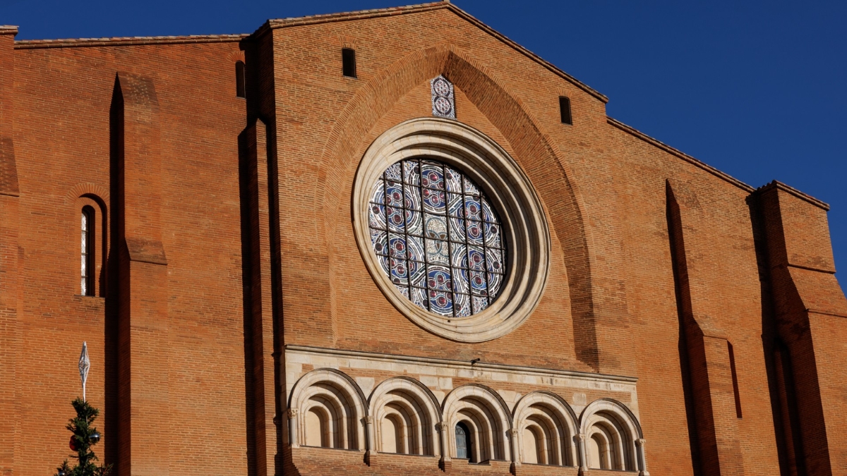Vitrail-basilique-Saint-Sernin-©Patrice-Nin-Mairie-de-Toulouse-1.jpg