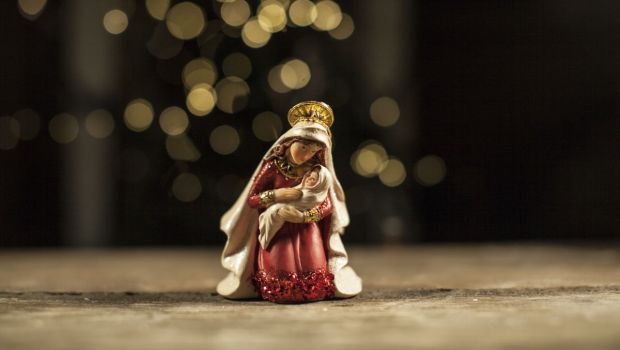 Christmas scene with figures