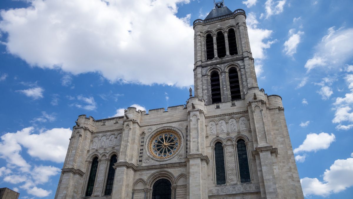 BASILIQUE-SAINT-DENIS-SHUTTERSTOCK