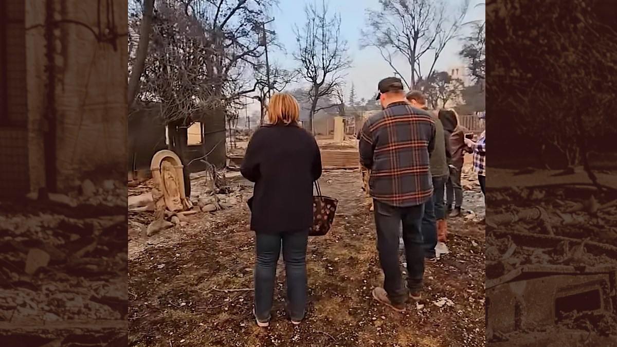 Family sings hymn following LA fires