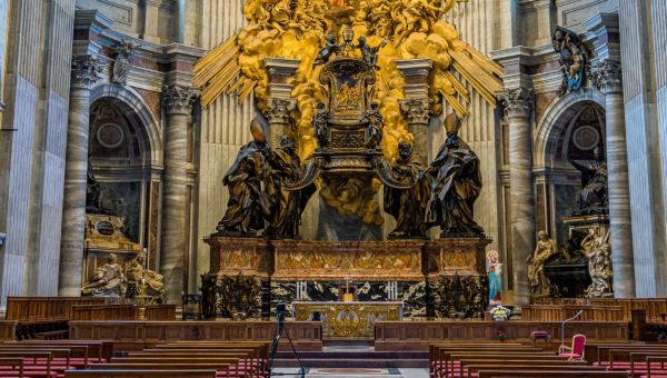 CHAIRE-DE-SAINT-PIERRE-ZOOM-SHUTTERSTOCK