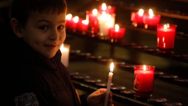 ENFANT-BOUGIE-LUMIERE-GODONG