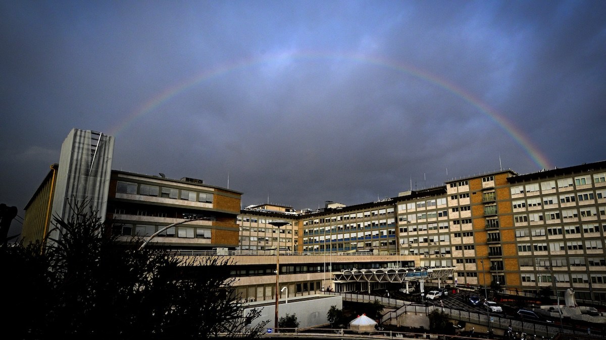 Gemelli rainbow Pope Francis