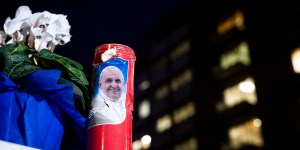 Toujours hospitalisé, le pape François présente un &#8220;bilan clinique complexe&#8221;