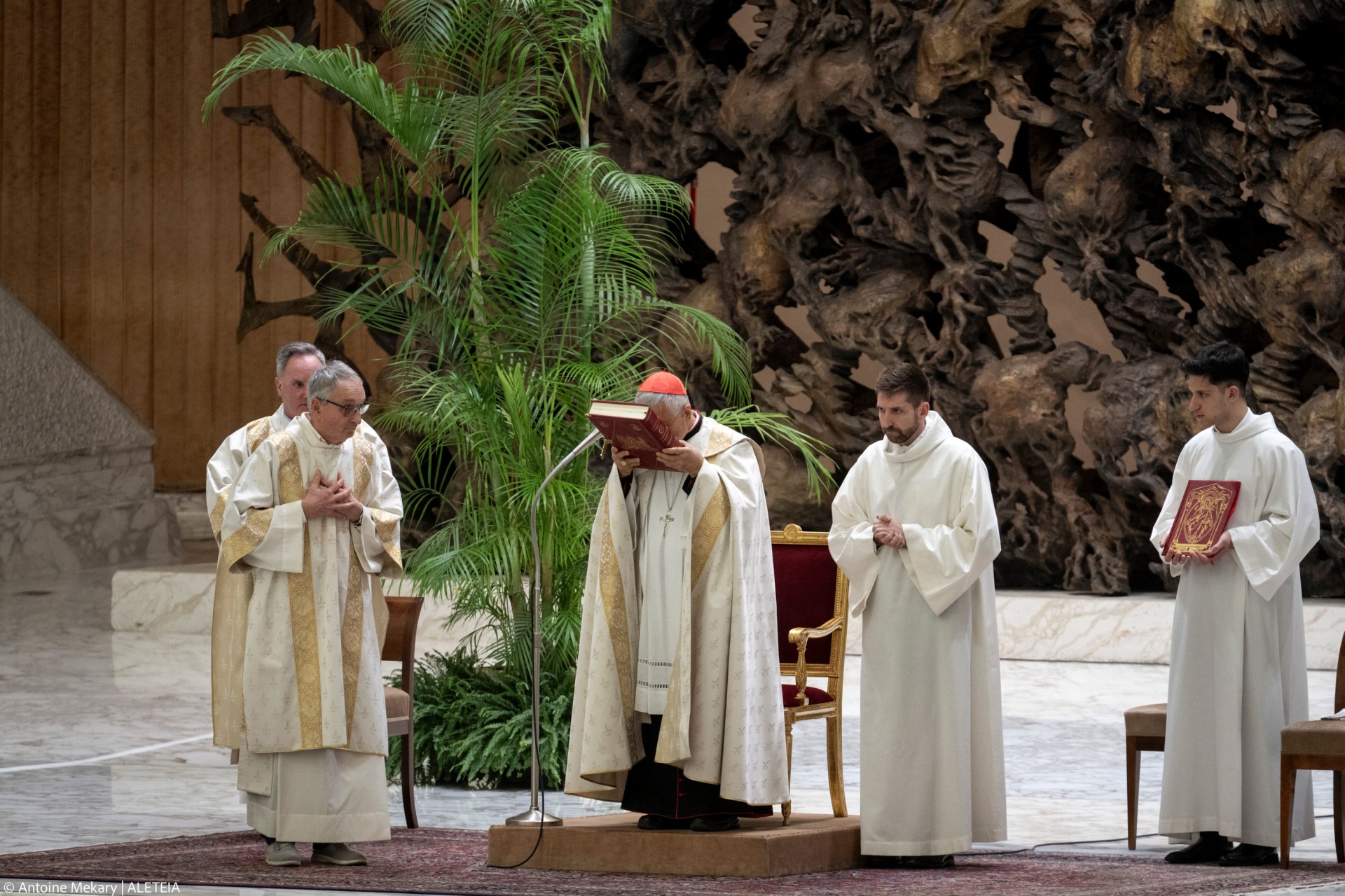 Jubilee-of-Deacons-prayer-vigil-Paul-VI