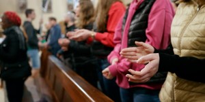 Au Royaume-Uni, la messe dominicale attire de plus en plus