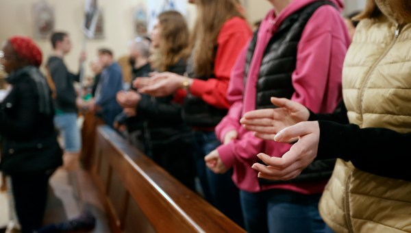 MESSE-ASSEMBLEE-shutterstock