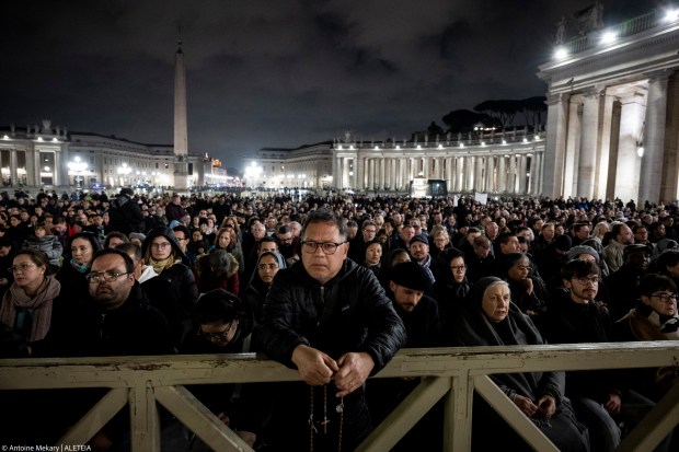 POPE-FRANCIS-HEALTH-HOSPITAL-ROSARY-PRAYER