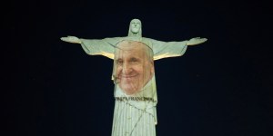 [VIDÉO] Vague de prière pour le pape François dans le monde entier