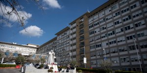 Santé du Pape : quels sont les scénarios possibles ?