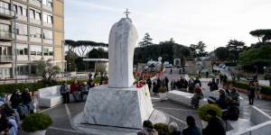 Qui entoure le pape François au quotidien à l’hôpital Gemelli ?