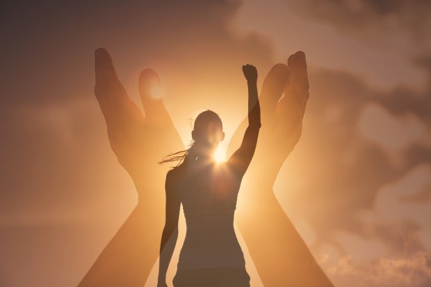 VICTOIRE-DEPASSEMENT-CIEL-shutterstock