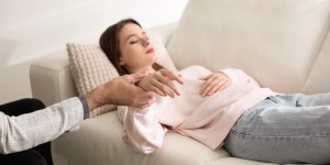Recourir à l’hypnose est-il compatible avec la foi chrétienne ?