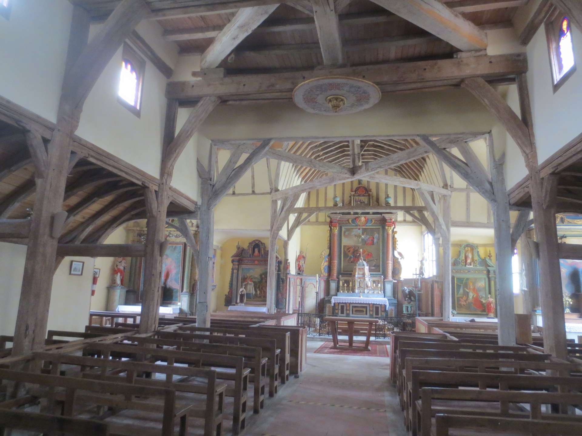 3-Eglise_a_pans_de_bois_de_Longsols_©-Paul.schrepfer-CC-BY-SA-4.0-via-Wikimedia-Commons