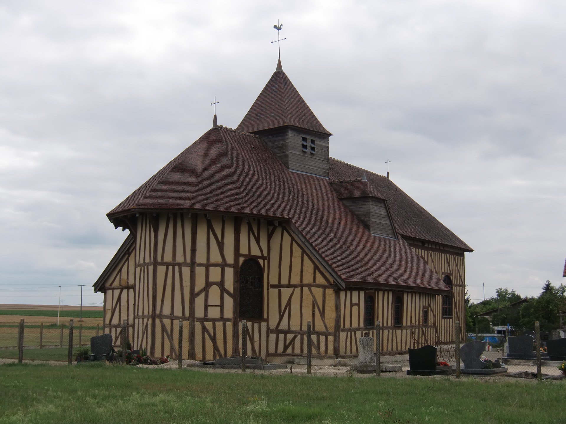5-SaintLegerSousMargerie_eglise-©-Gerard-Janot-CC-BY-SA-3.0-Wikimedia-Commons