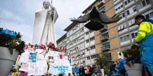 Les médecins du pape François diminuent le débit de son oxygène