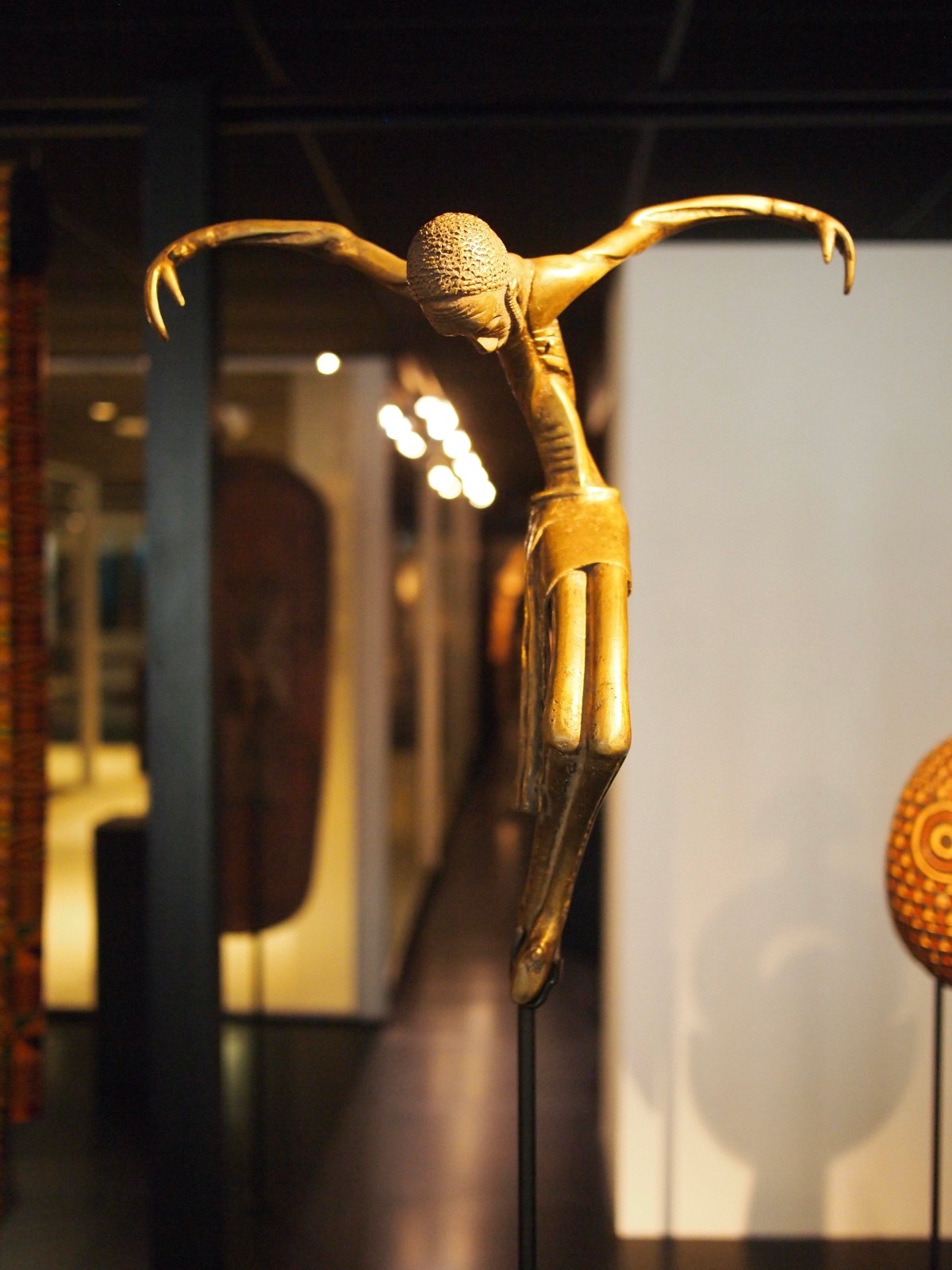 Sculpture en laiton du Christ crucifié