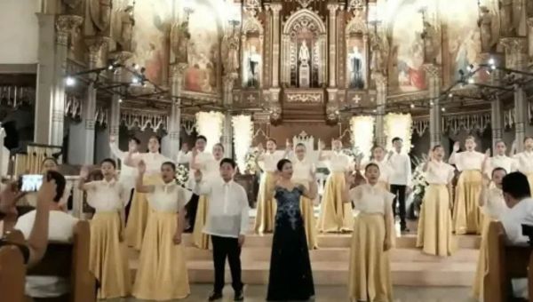 CHORALE-PHILIPPINES-CHANT-PAPE-FRANCOIS