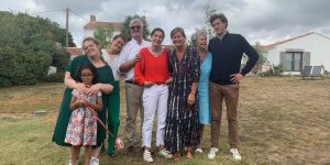 Cette famille a transformé la vie d’une maman isolée
