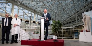 Le pape François de retour au Vatican pour deux mois de convalescence