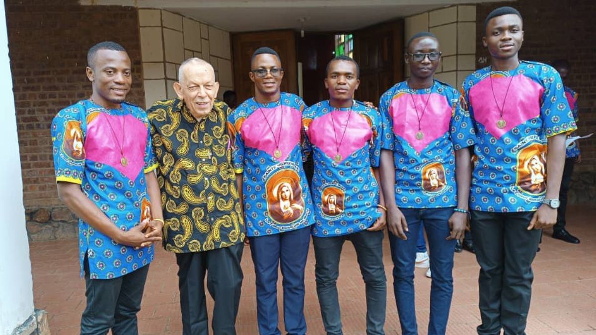 Le-pere-Piero-Gaviolo-et-des-seminaristes-congolais-@perePieroGaviolo.jpg