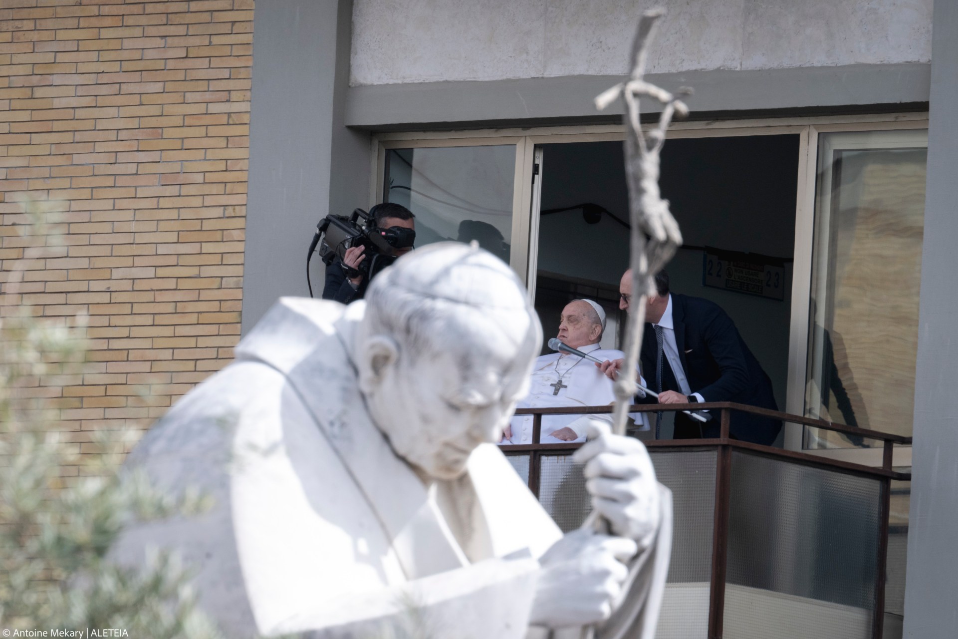 Pope Francis waves from a window of the Gemelli hospital before to be discharge after a five weeks hospitalization for pneumonia, in Rome on March 23, 2025