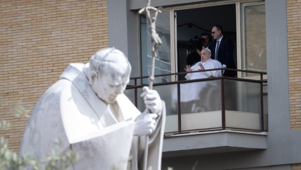Pope Francis waves from a window of the Gemelli hospital before to be discharge after a five weeks hospitalization for pneumonia, in Rome on March 23, 2025