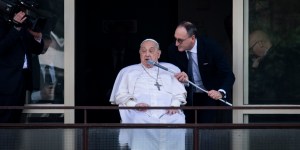 Santé du Pape : le Vatican annonce une &#8220;légère amélioration&#8221; de son infection pulmonaire 