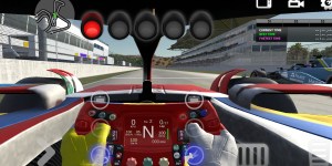 En Finlande, Peter évangélise à sa façon avec un simulateur de F1 !